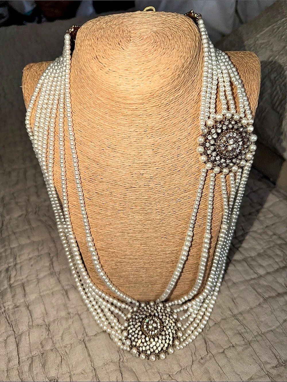 Layered Pearl Statement Necklace in White & Gold Like New - Picture 2 of 15